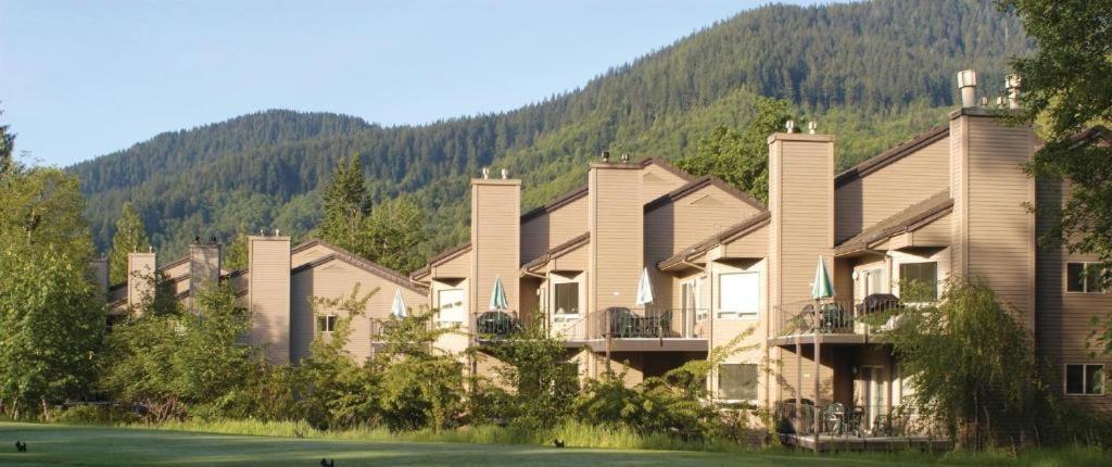 Whispering Woods Resort Welches Buitenkant foto