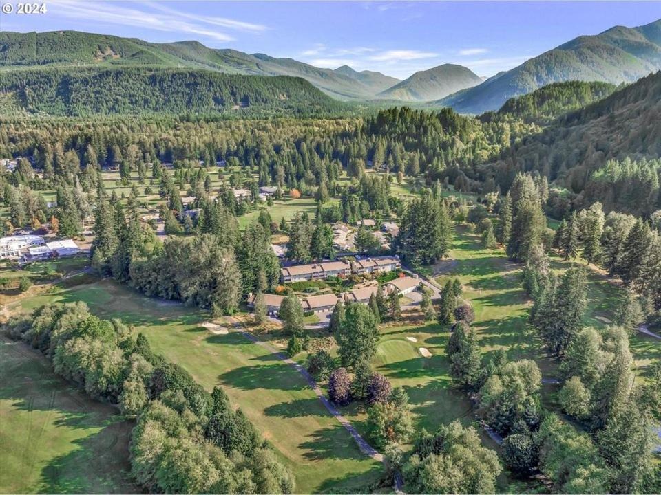 Whispering Woods Resort Welches Buitenkant foto
