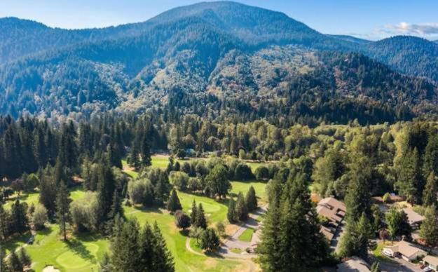 Whispering Woods Resort Welches Buitenkant foto