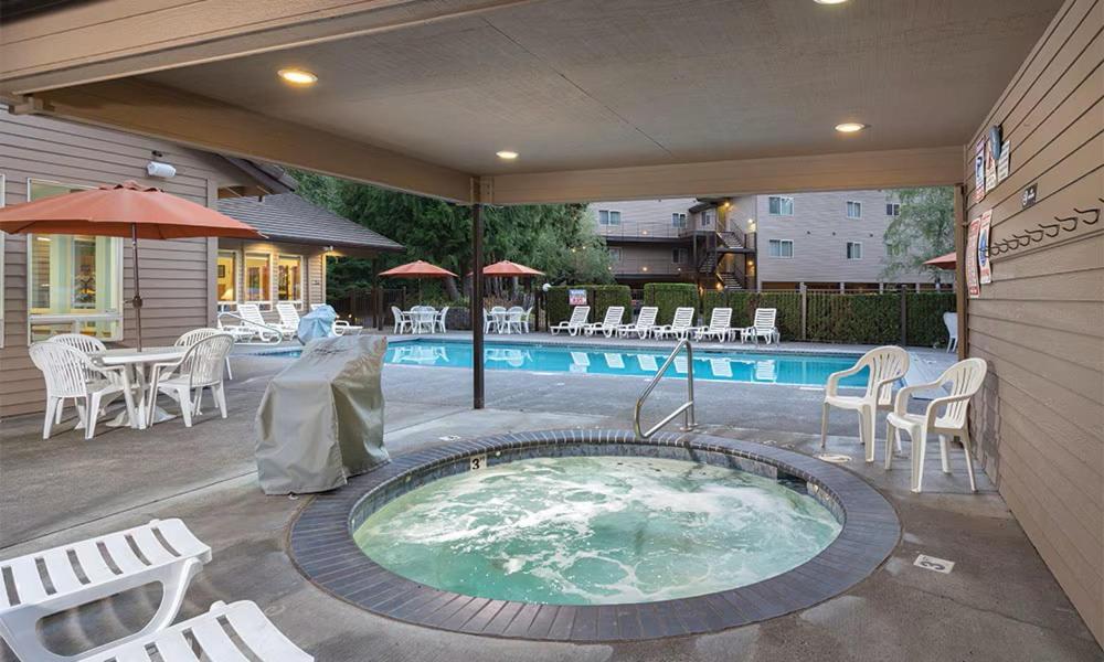 Whispering Woods Resort Welches Buitenkant foto