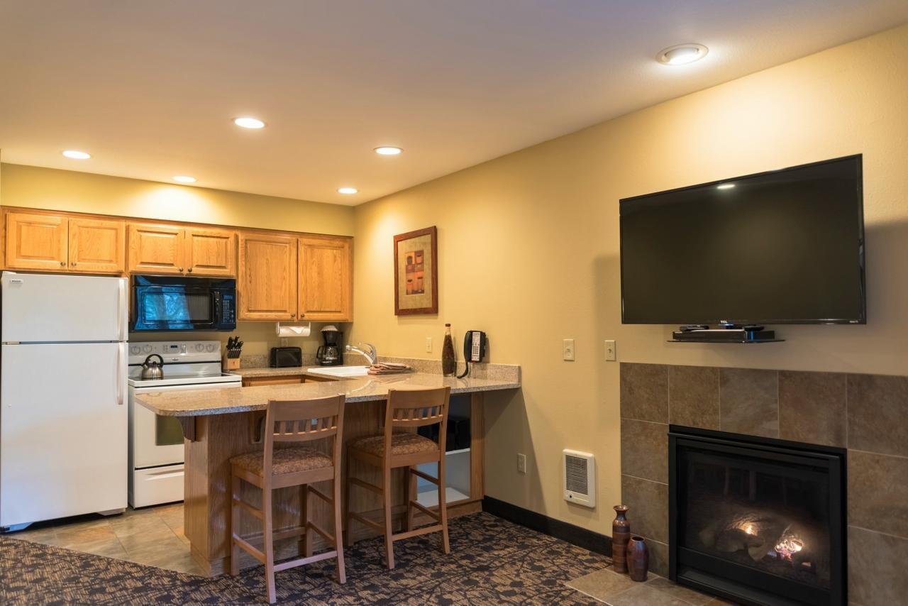 Whispering Woods Resort Welches Kamer foto