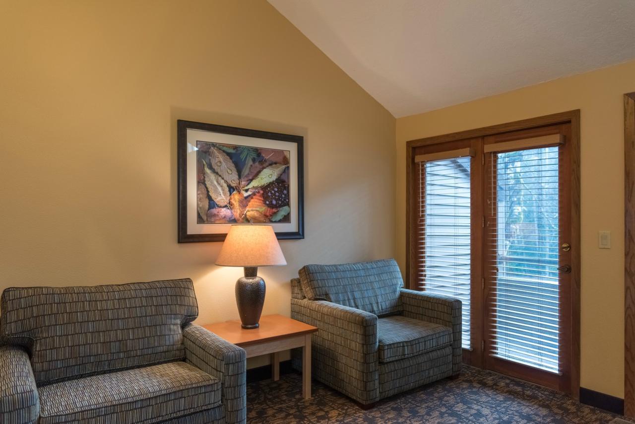 Whispering Woods Resort Welches Buitenkant foto