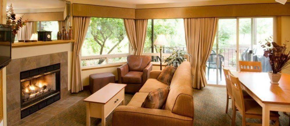 Whispering Woods Resort Welches Buitenkant foto